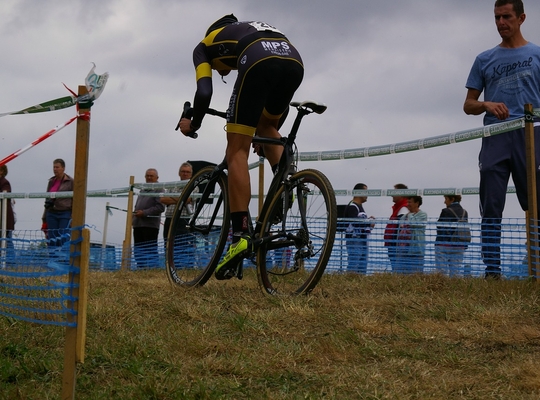 Gemeentepersoneel opgeëist door vzw cyclocross Gemeentepersoneel opgeëist door vzw cyclocross
